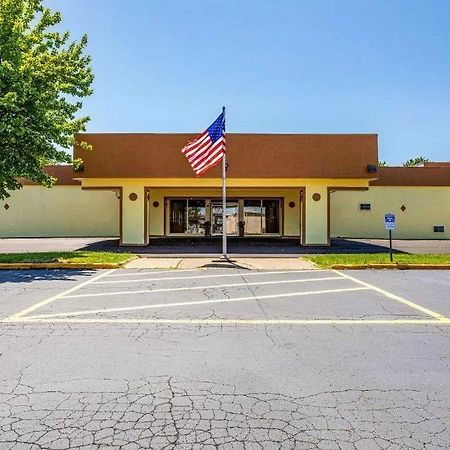 Econo Lodge Fredonia Екстериор снимка