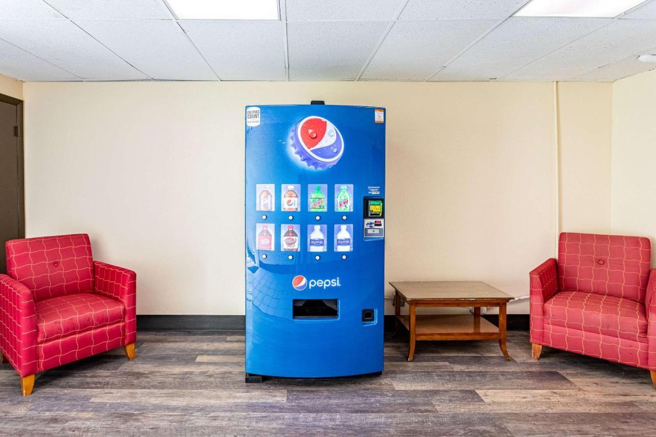 Econo Lodge Fredonia Екстериор снимка