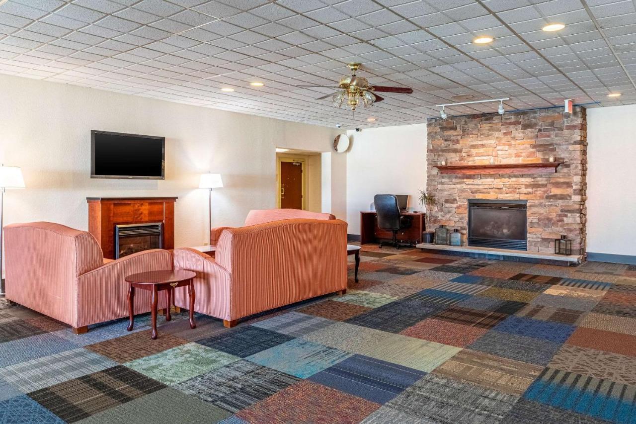 Econo Lodge Fredonia Екстериор снимка