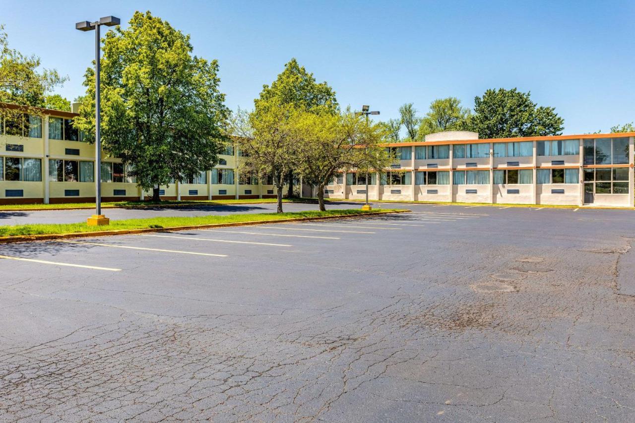 Econo Lodge Fredonia Екстериор снимка