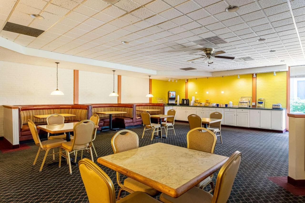 Econo Lodge Fredonia Екстериор снимка