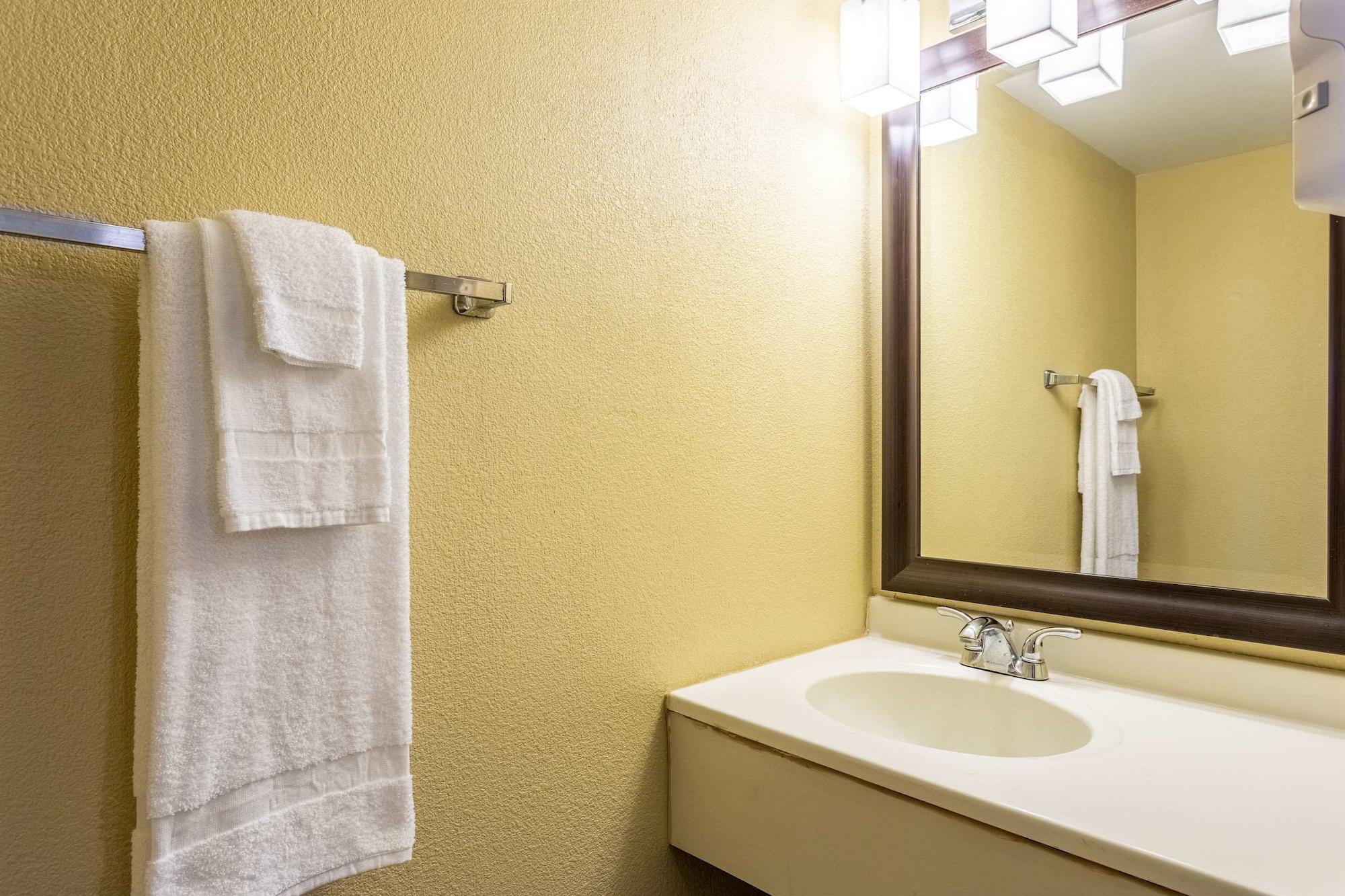 Econo Lodge Fredonia Екстериор снимка