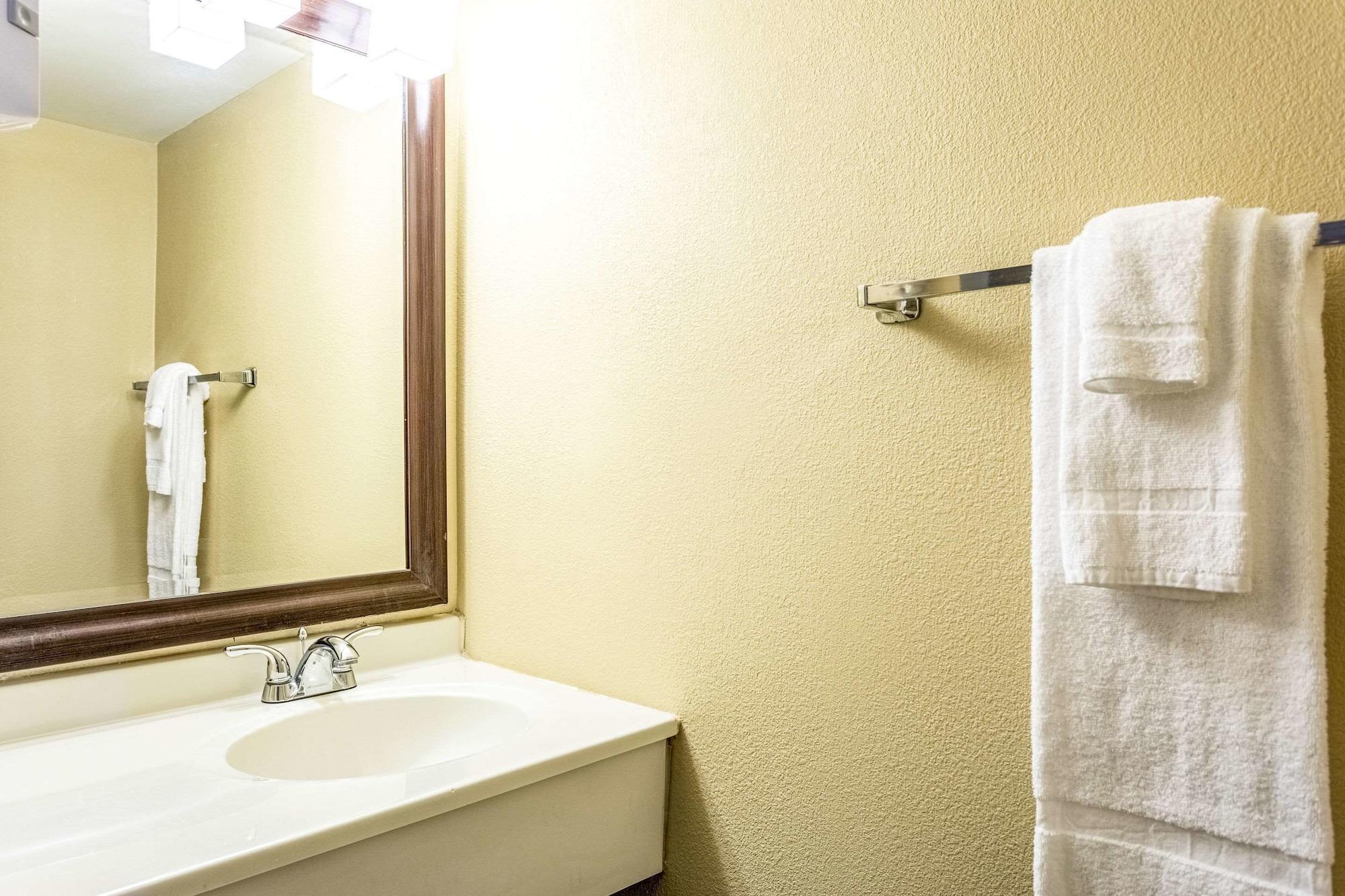 Econo Lodge Fredonia Екстериор снимка