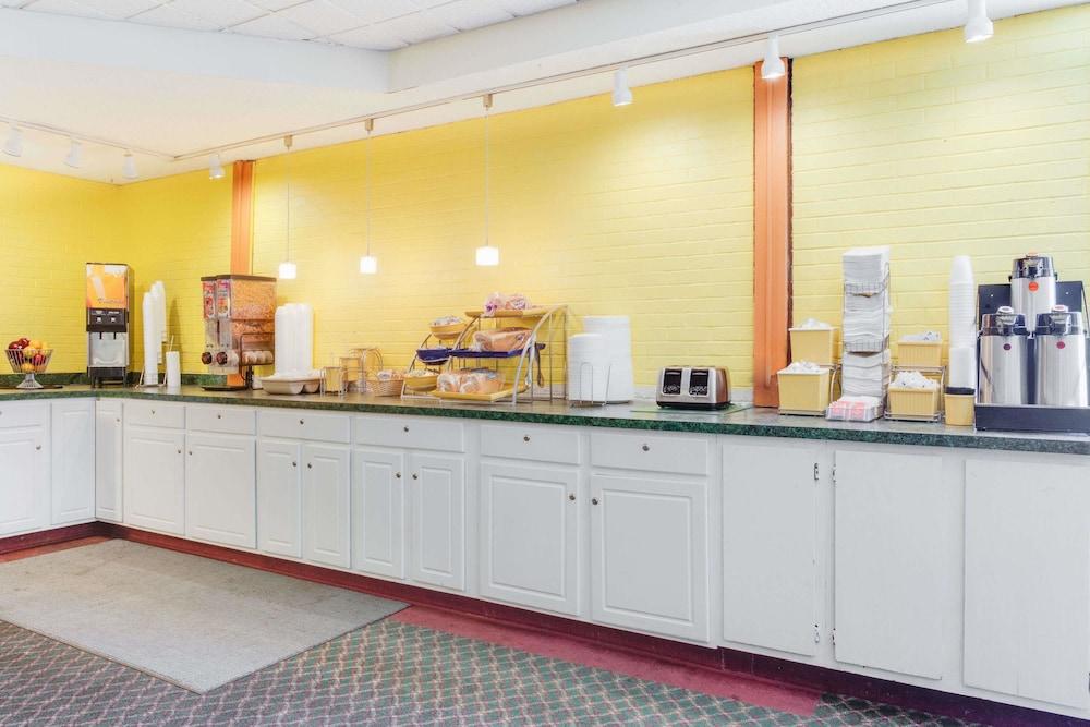 Econo Lodge Fredonia Екстериор снимка