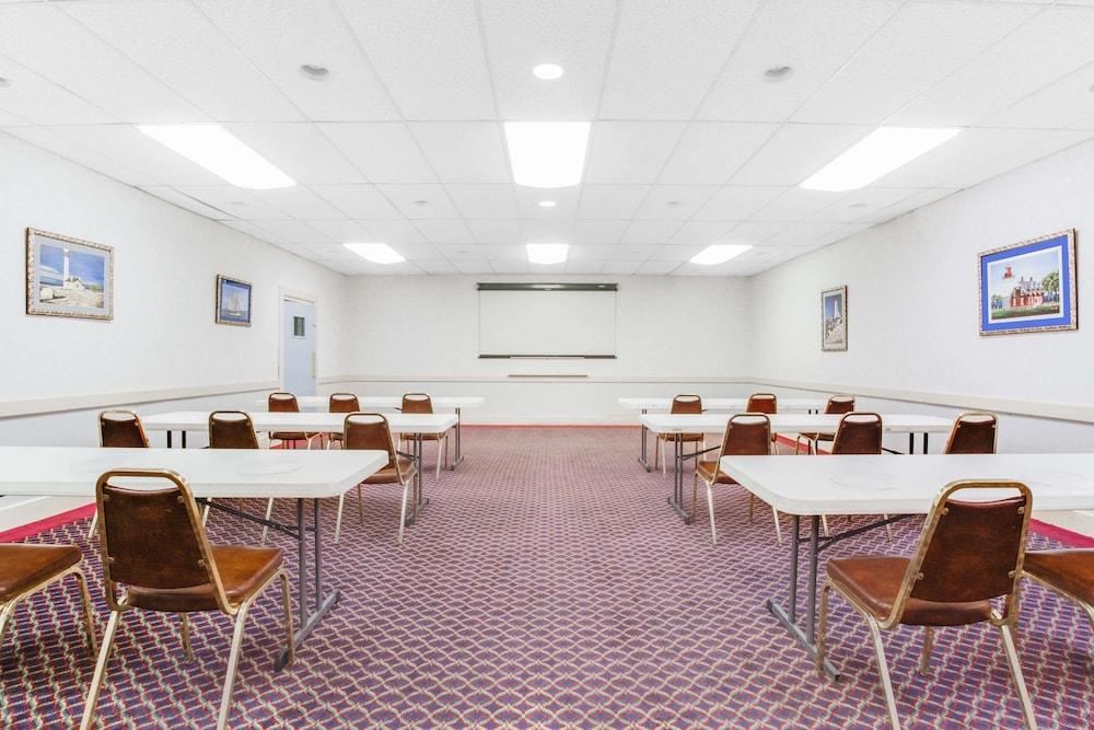 Econo Lodge Fredonia Екстериор снимка